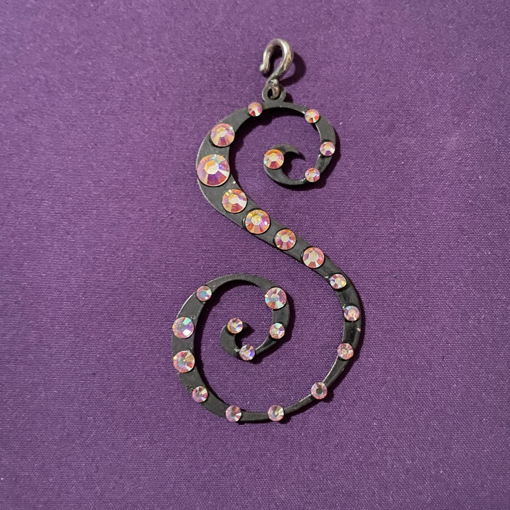 Elegant Black and Silver Swirl Pendant